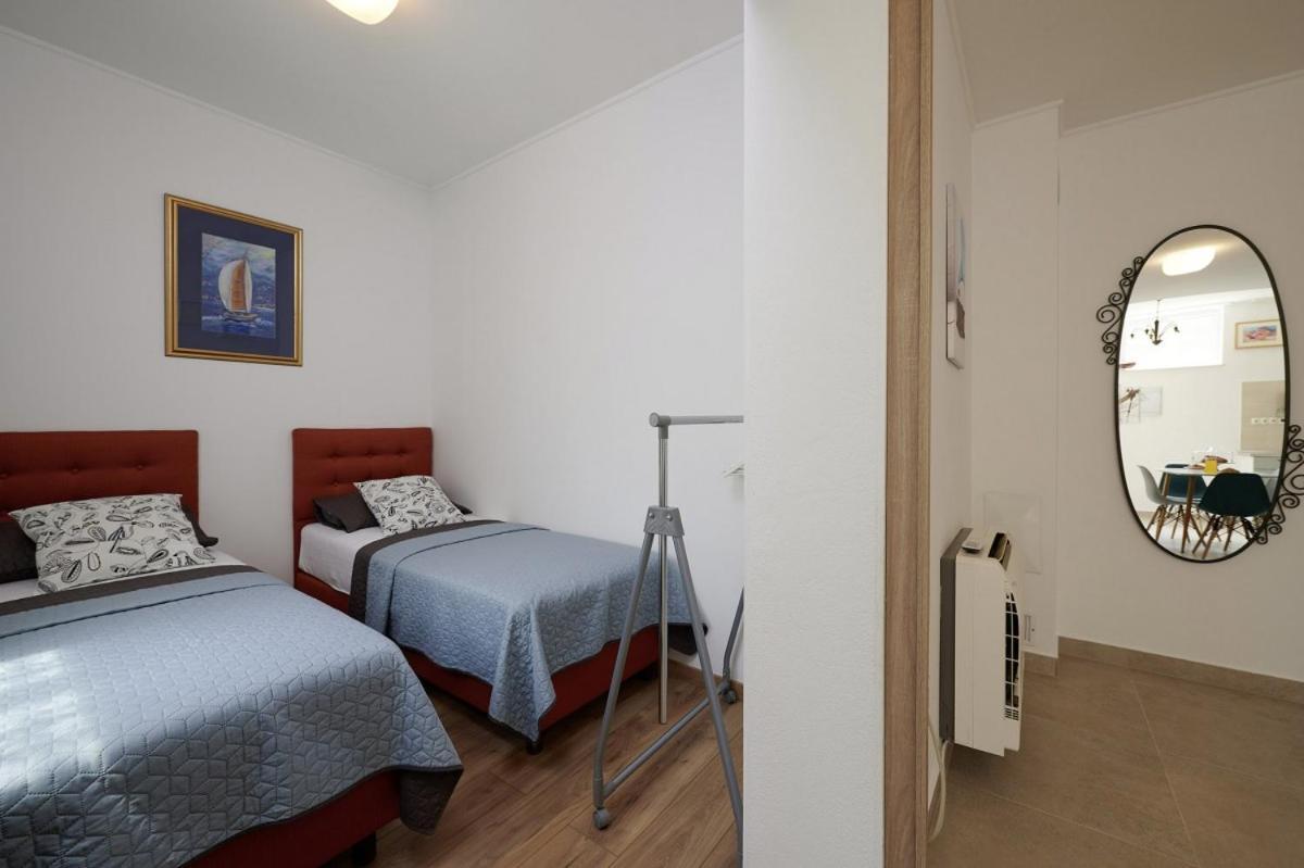 Smuketa In Trogir Haus Fuer 4 Personen 빌라 외부 사진