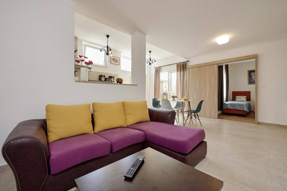 Smuketa In Trogir Haus Fuer 4 Personen 빌라 외부 사진