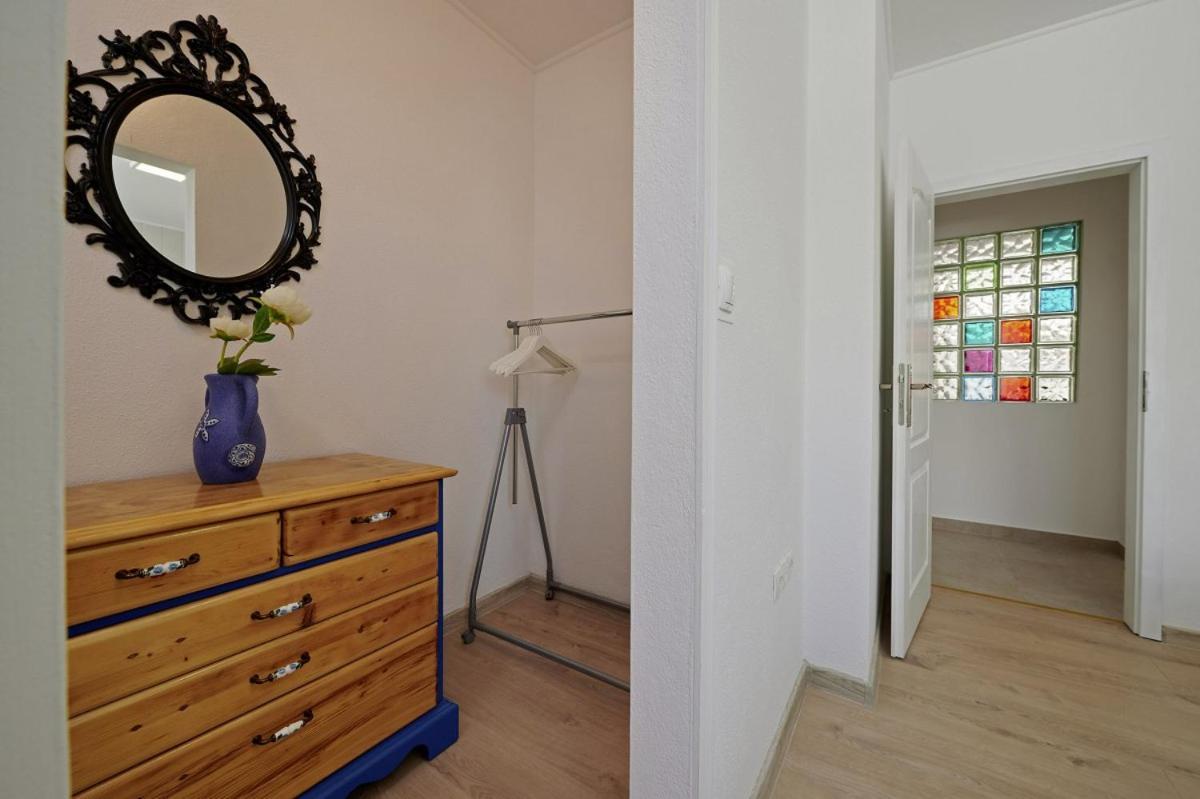 Smuketa In Trogir Haus Fuer 4 Personen 빌라 외부 사진